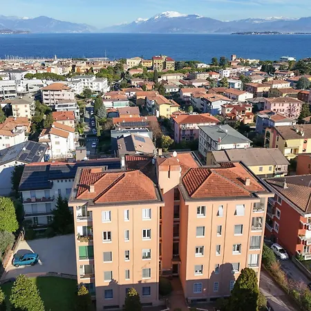 Apartment Desenzanoloft Official Partner Marriott Homes & - Window Of Family With Parking Spot *