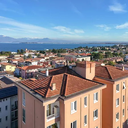 Desenzanoloft Official Partner Marriott Homes & - Window Of Family With Parking Spot Apartment Desenzano del Garda