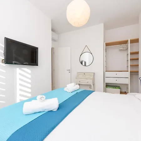 Desenzanoloft Official Partner Marriott Homes & - Window Of Family With Parking Spot Desenzano del Garda