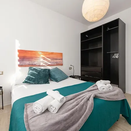 Apartment Desenzanoloft Official Partner Marriott Homes & - Window Of Family With Parking Spot