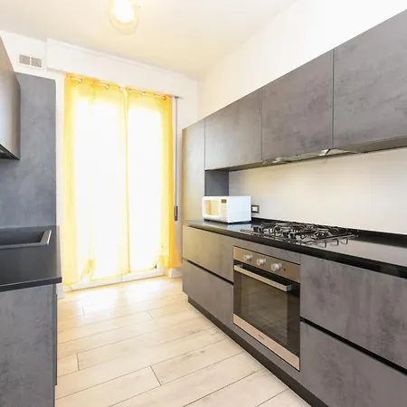 Apartment Desenzanoloft Official Partner Marriott Homes & - Window Of Family With Parking Spot *
