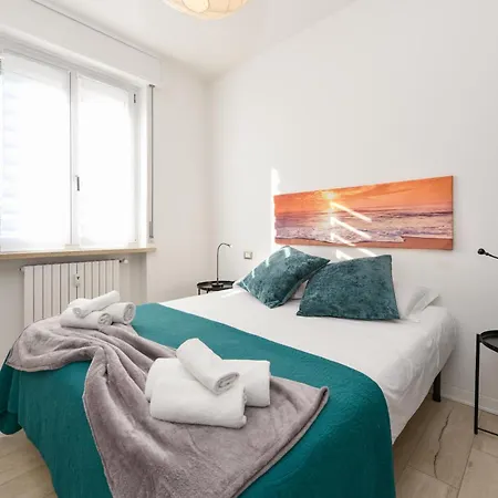 Desenzanoloft Official Partner Marriott Homes & - Window Of Family With Parking Spot Apartment Desenzano del Garda