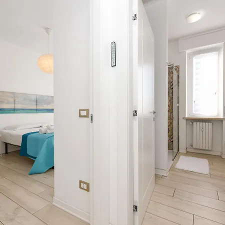 Apartment Desenzanoloft Official Partner Marriott Homes & - Window Of Family With Parking Spot Desenzano del Garda