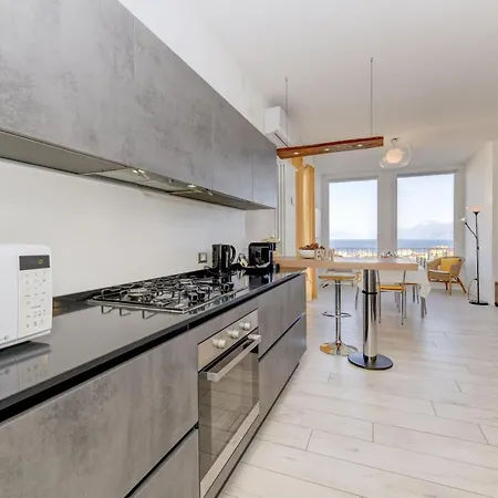 Desenzanoloft Official Partner Marriott Homes & - Window Of Family With Parking Spot Apartment