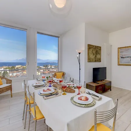 Apartment Desenzanoloft Official Partner Marriott Homes & - Window Of Family With Parking Spot Desenzano del Garda