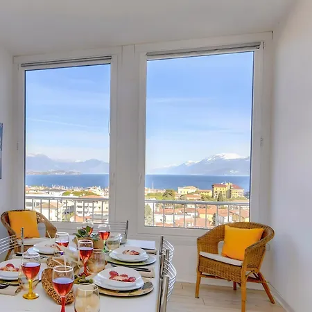 Desenzanoloft Official Partner Marriott Homes & - Window Of Family With Parking Spot Apartment *