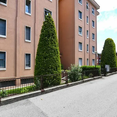 Desenzanoloft Official Partner Marriott Homes & - Window Of Family With Parking Spot Apartment